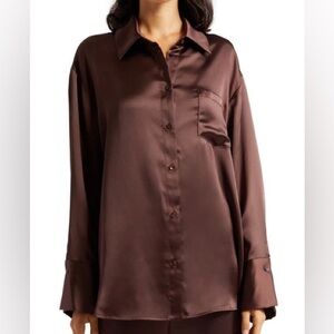 NWT ALICE + OLIVIA FINELY oversized satin button up small